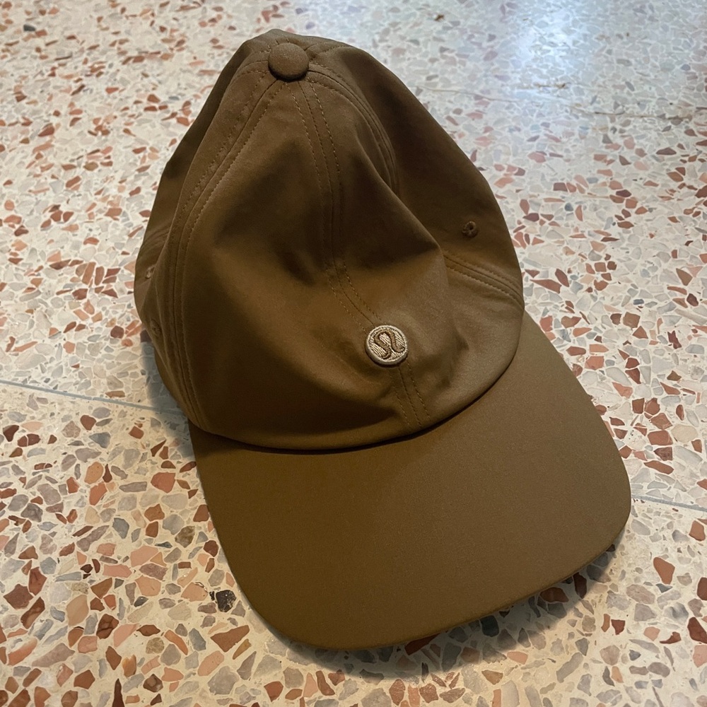 Lululemon brown tan hat